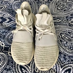 Adidas Tubular size 8